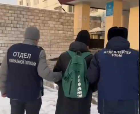 Балаға әдепсіз мазмұндағы хабарламалар жазған ер адам ұсталды